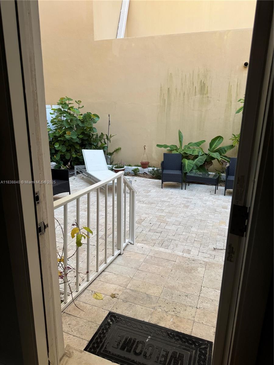 HOLLYWOOD BEACH SECOND AD - Residential Lease