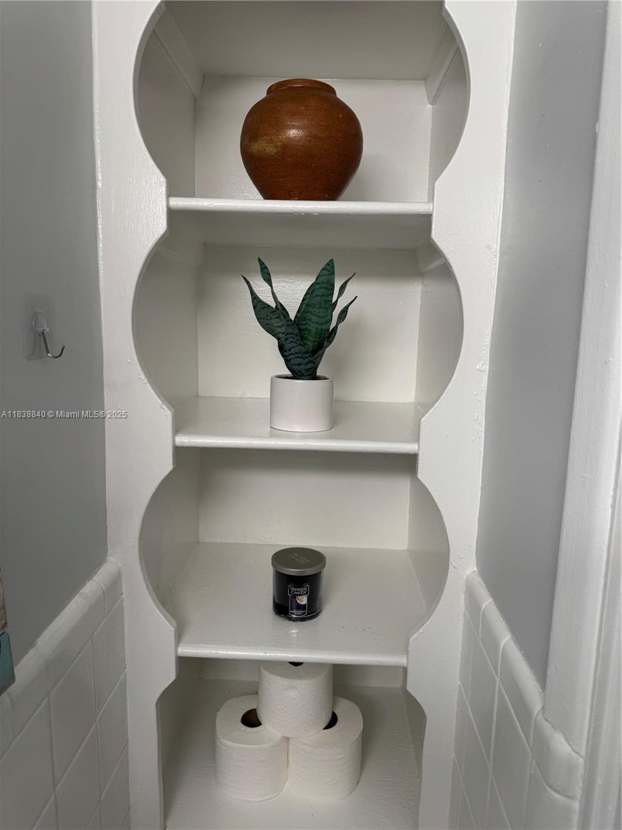 HOLLYWOOD BEACH SECOND AD - Residential Lease