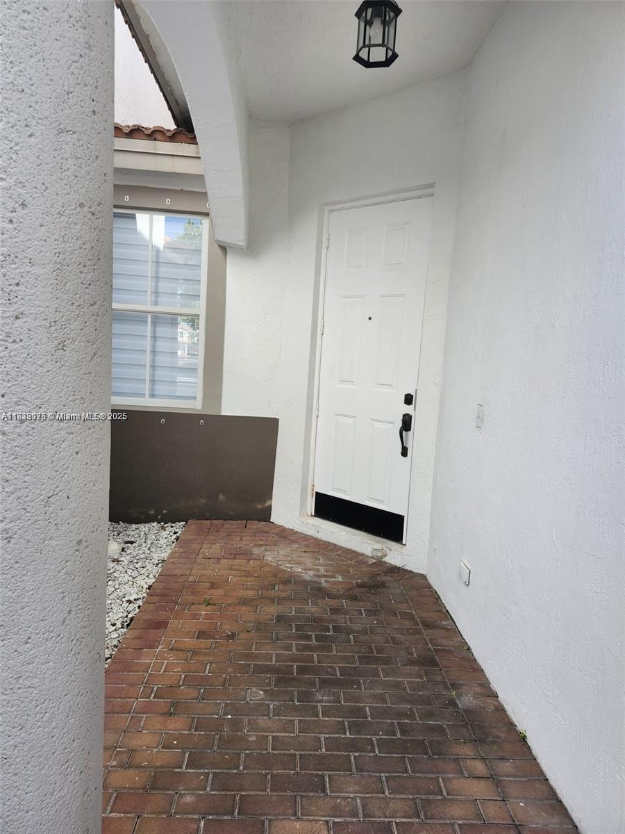 ISLANDS AT DORAL - Residential