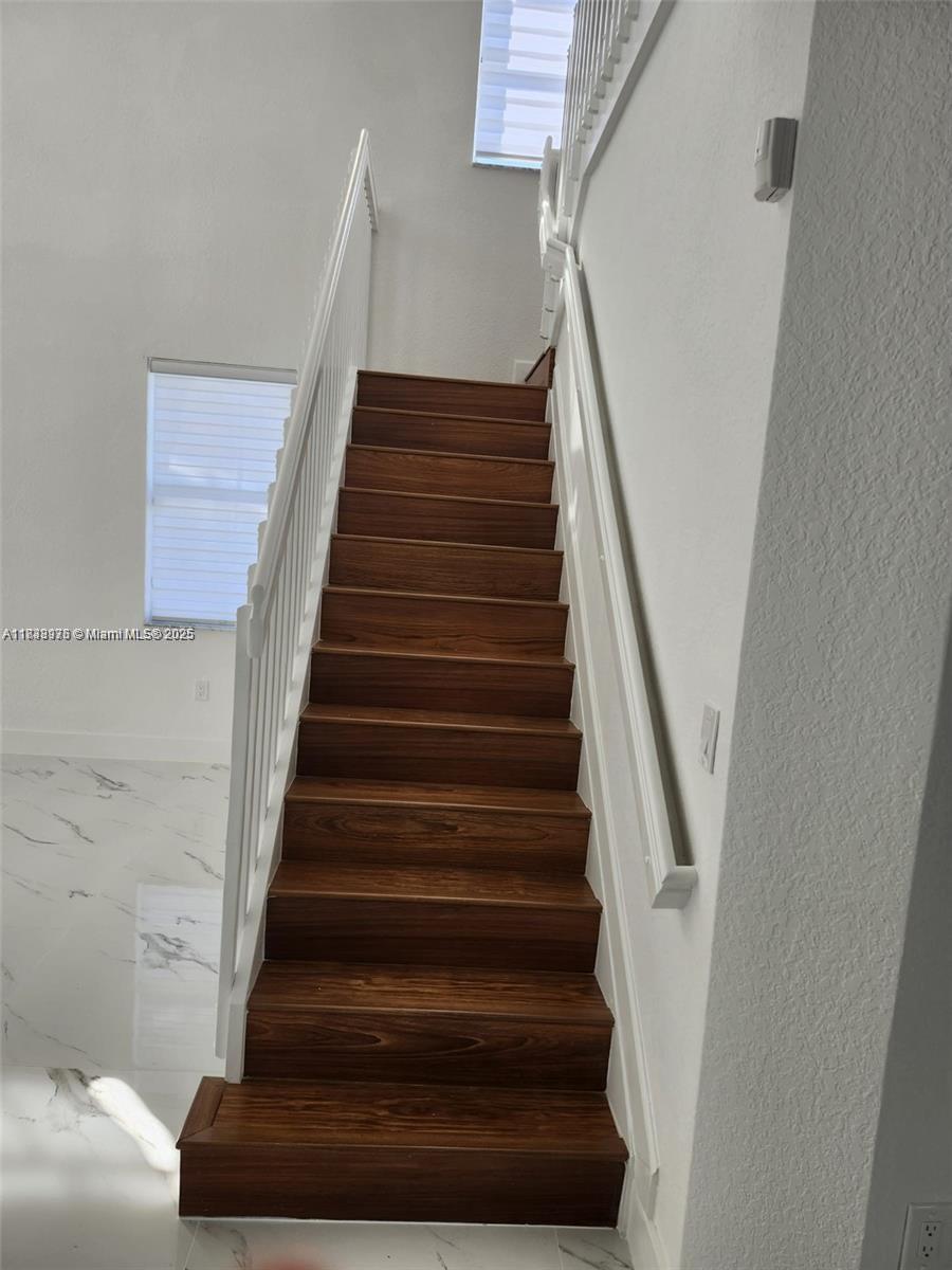 ISLANDS AT DORAL - Residential