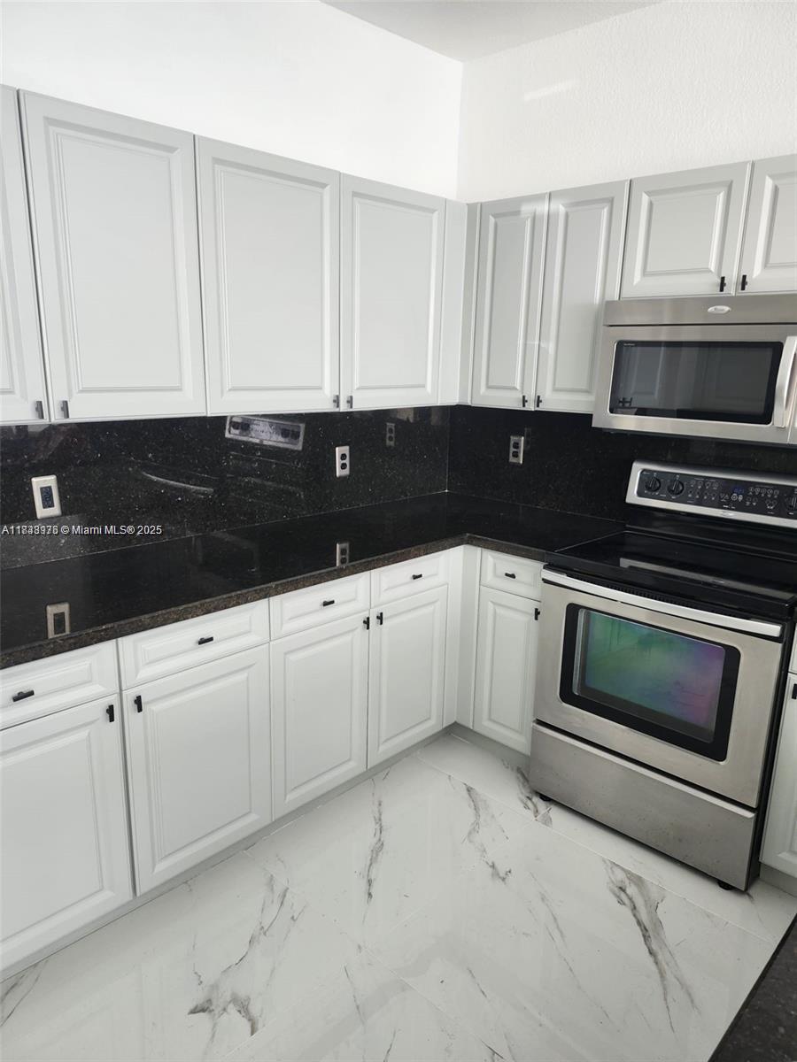 ISLANDS AT DORAL - Residential