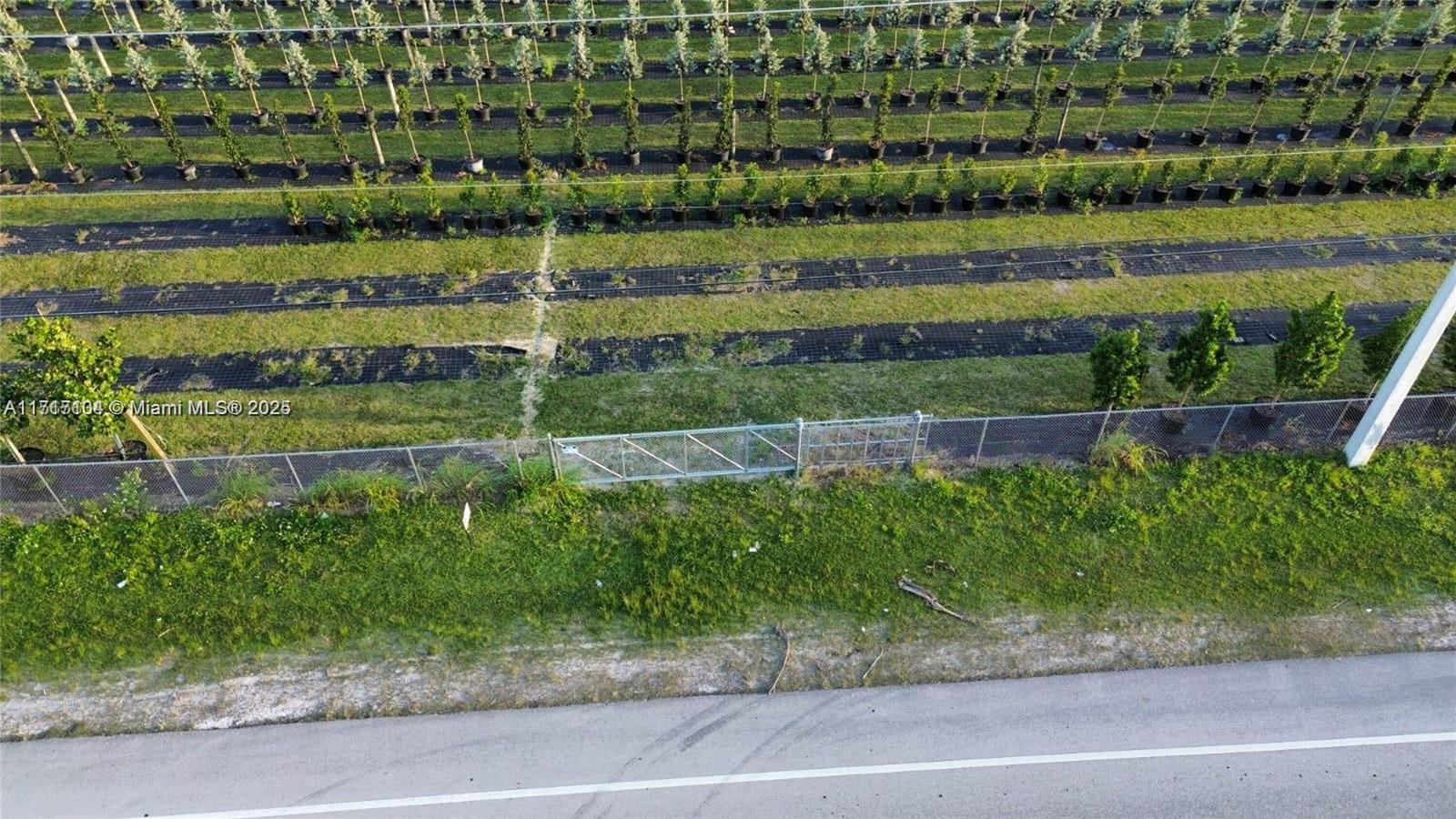 Great opportunity to LEASE 1.5 acres of land in front of 184th St. with frontage on Eureka with excellent visibility from traffic. You can have a Nursery, a Landscaping Business, Food Trucks, a beautiful Recreational Park and/or a Fruit Stand. The property has an irrigation system in place which can be customized based on your needs. Electricity is available. The front of the Rock Yard is also available separately or together with this lot. This listing is for a 1.5 acre lot, however, can be divided into 7,000 SF (+/-) lots