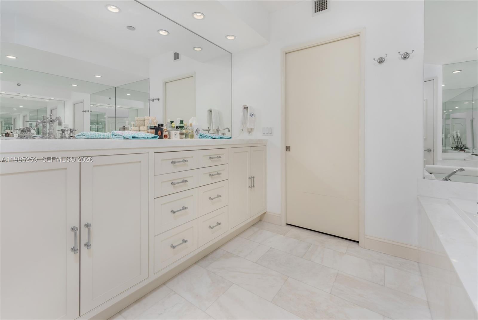 CLUB TOWER THREE CONDO - Residential