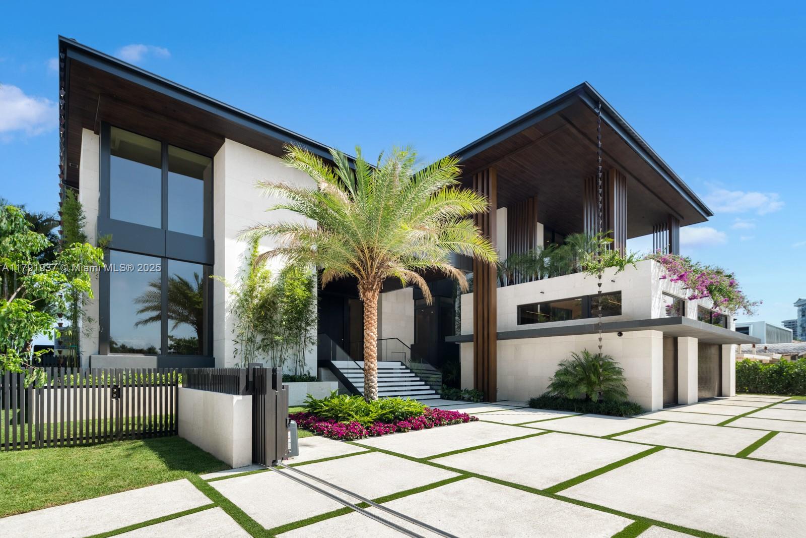 11404 N Bayshore Dr