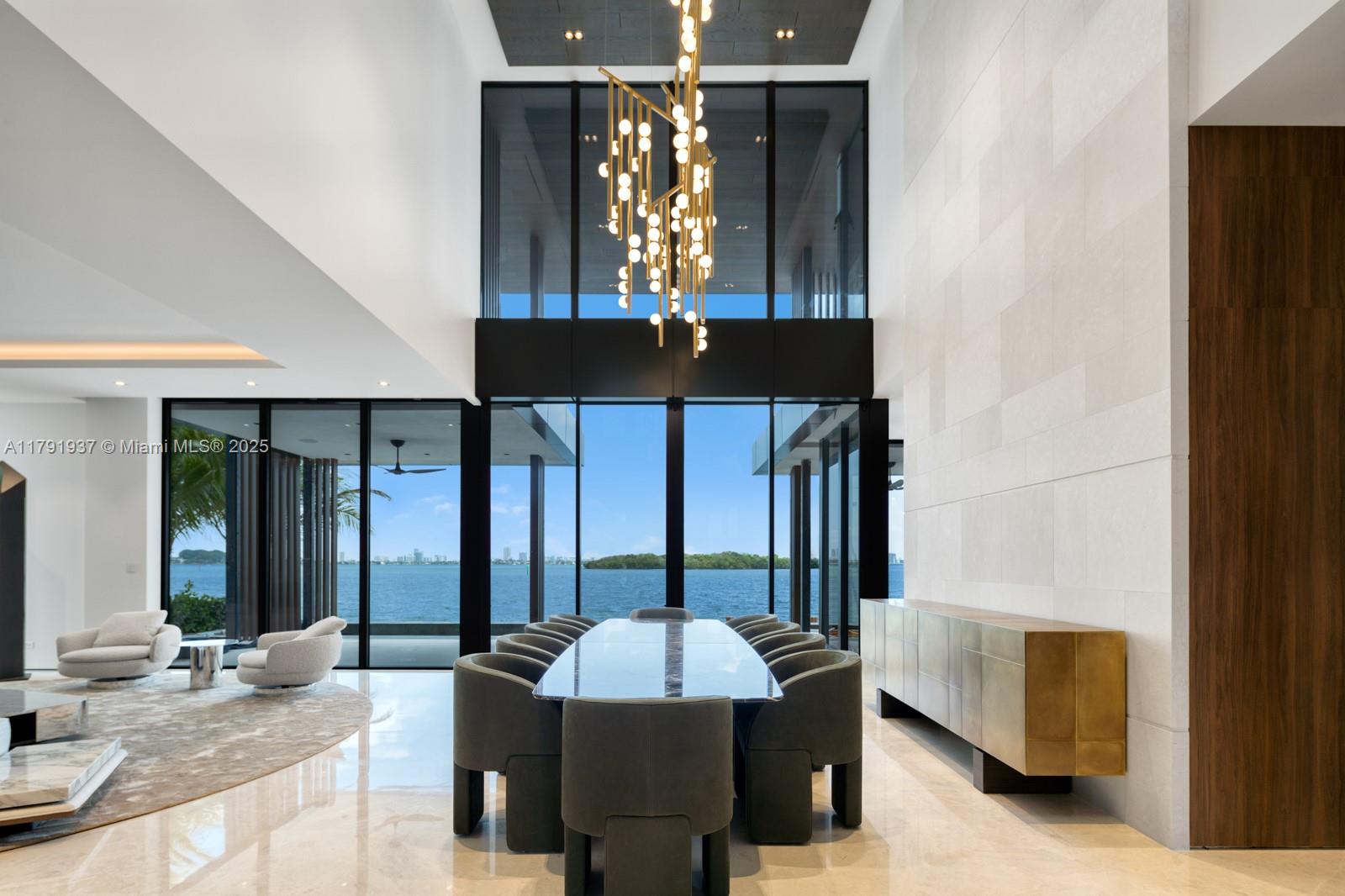 11404 N Bayshore Dr