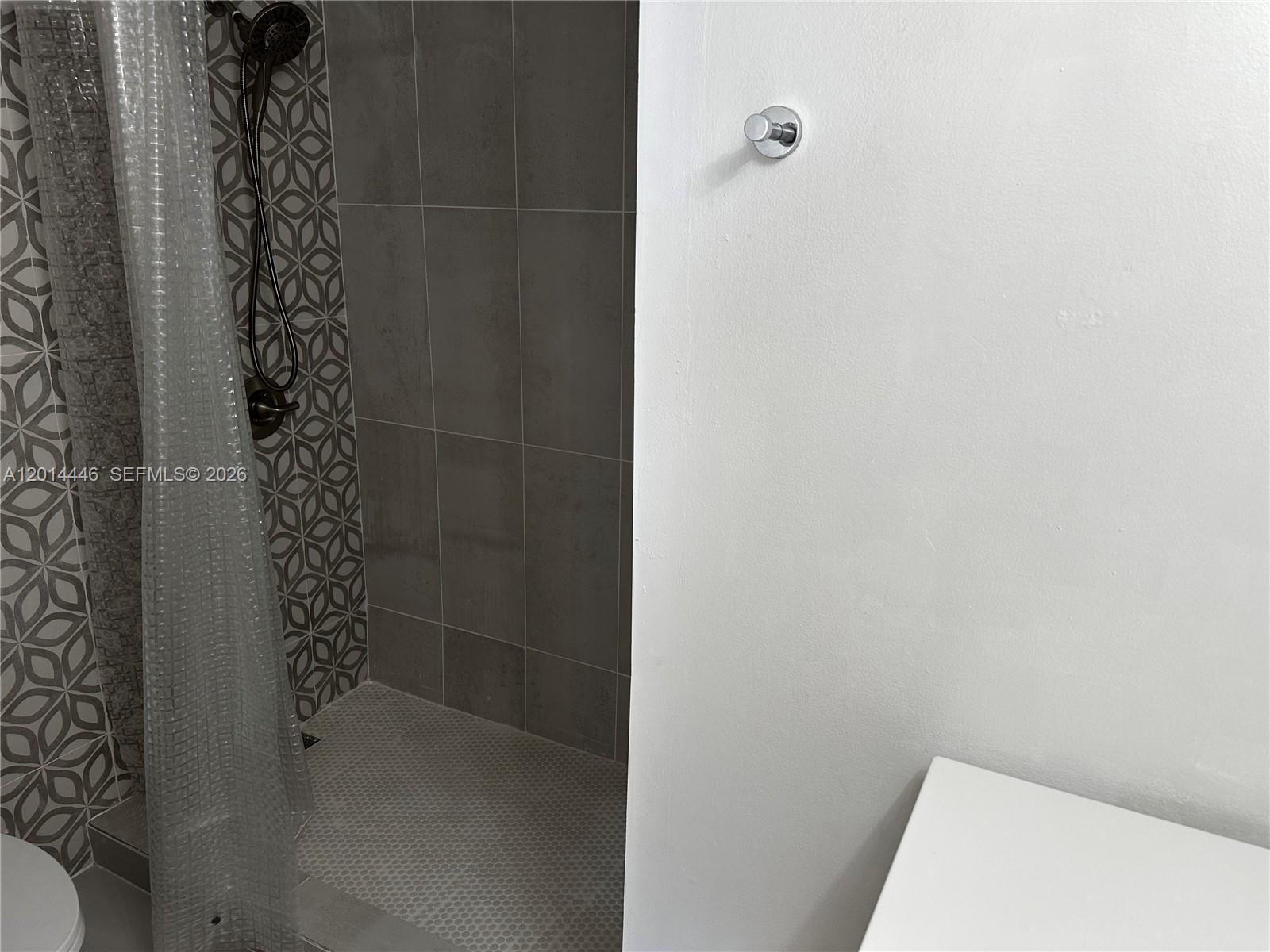 CARLTON BAY CONDO - Residential Lease
