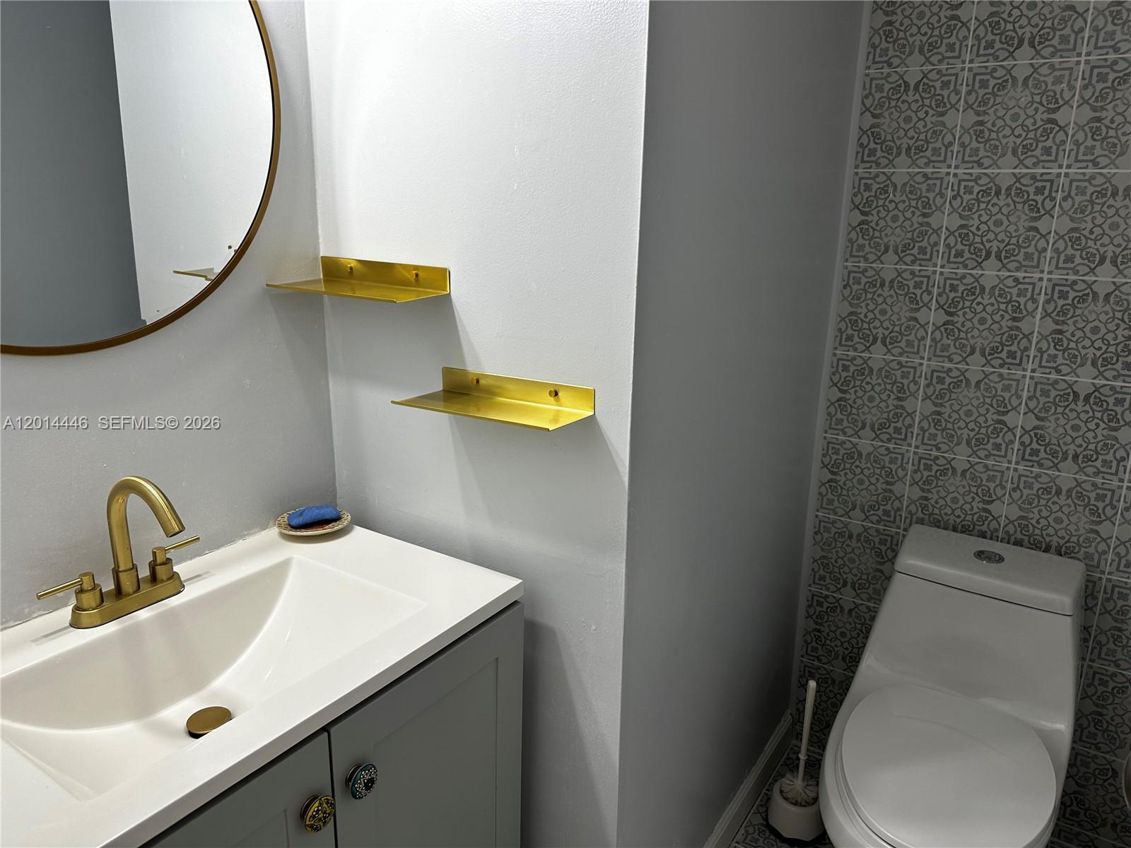 CARLTON BAY CONDO - Residential Lease