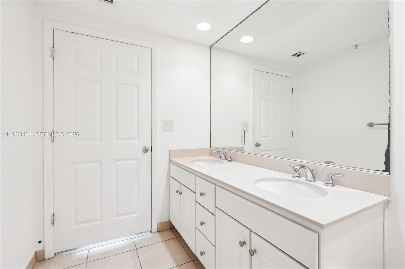 2000 N Bayshore Dr 304