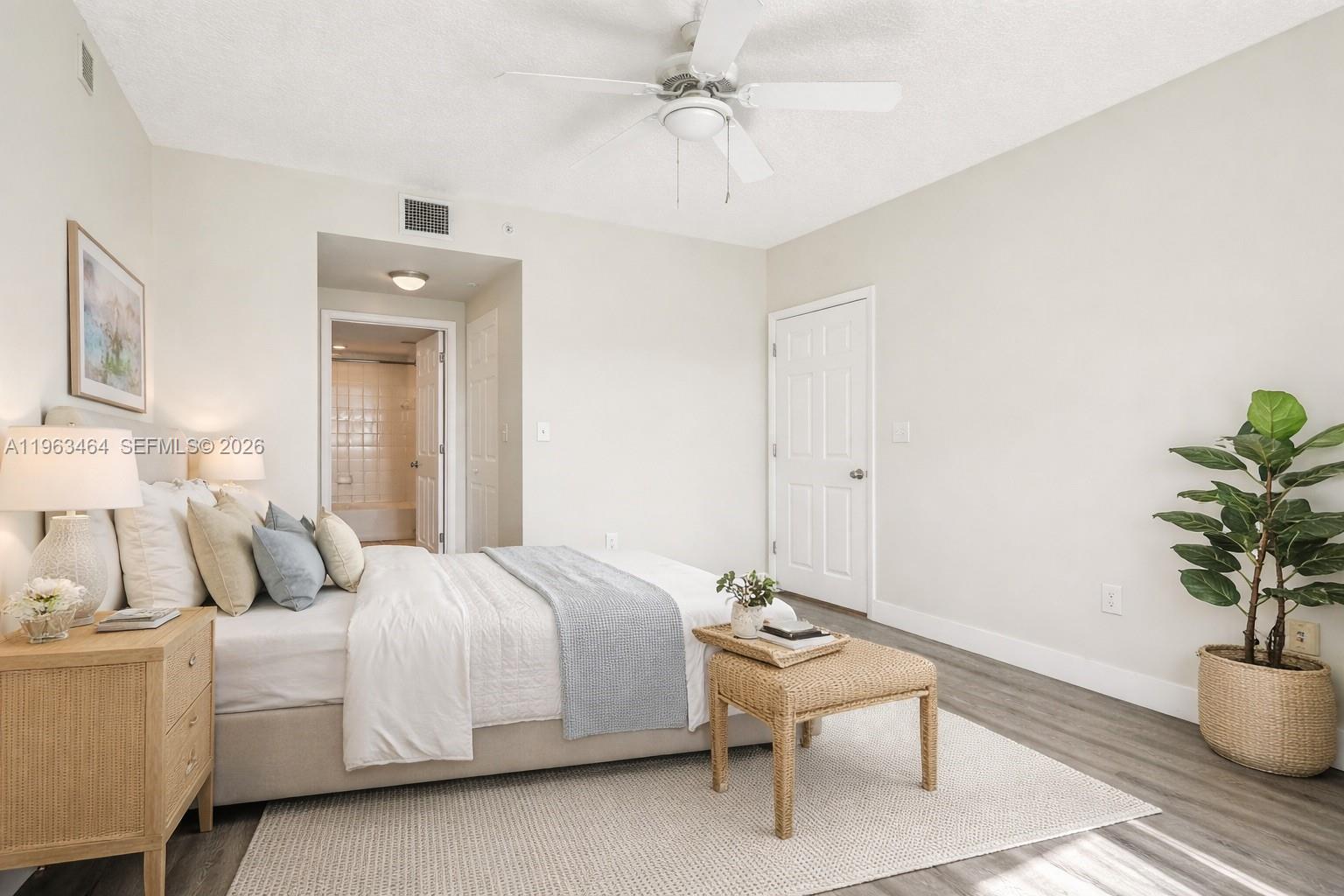 2000 N Bayshore Dr 304