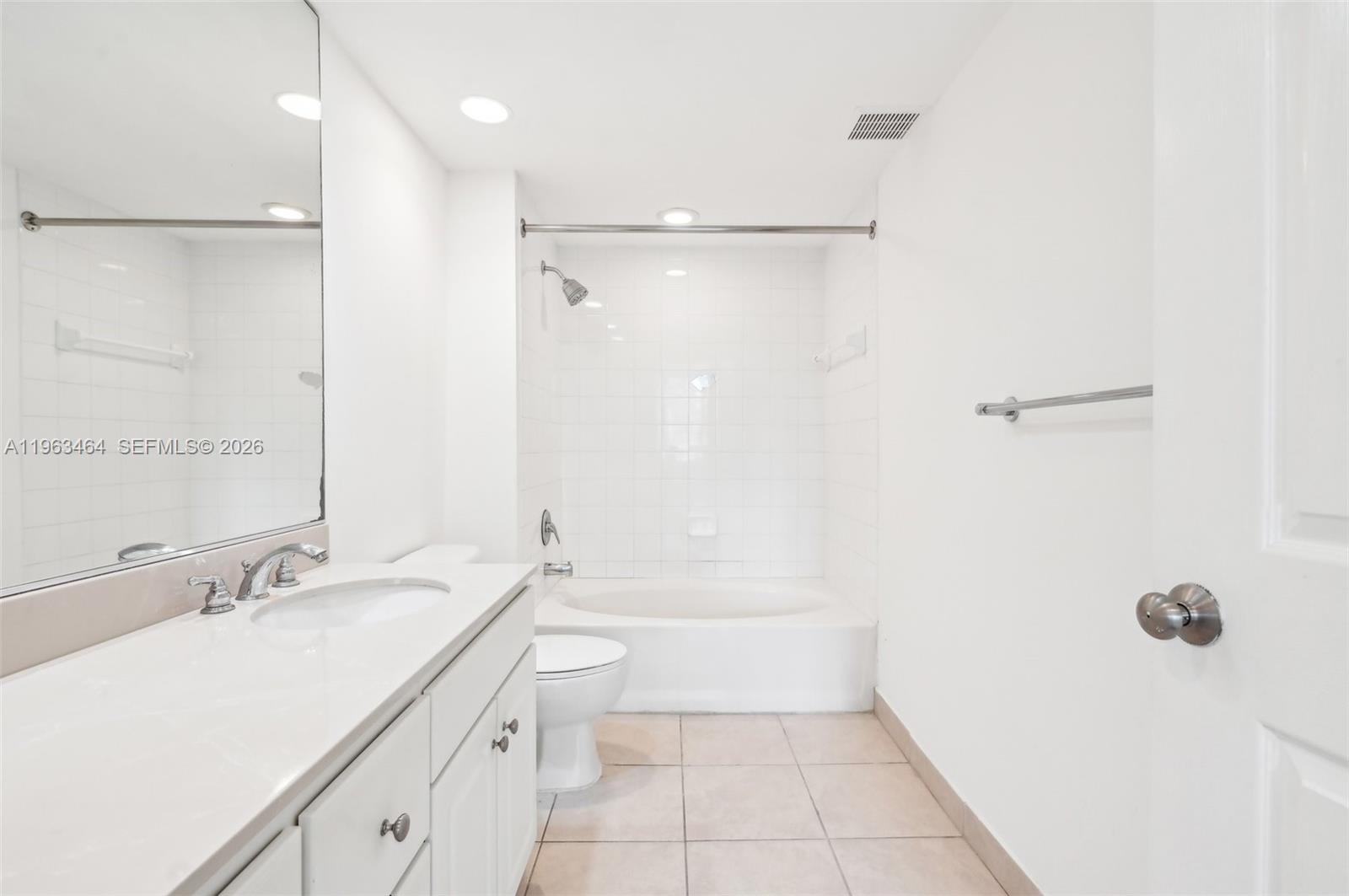 2000 N Bayshore Dr 304