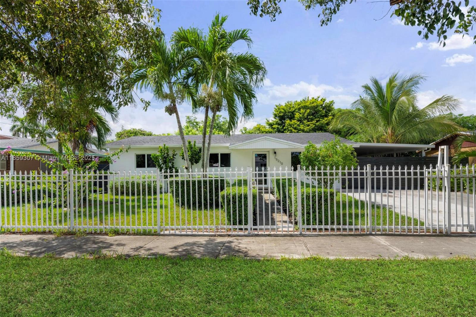 Charming fully renovated 3-bedroom, 1-bath home offering modern comfort, privacy, and plenty of space. This gated property features a spacious layout with bright living areas and a fully updated kitchen. Enjoy outdoor living with a large fenced backyard, perfect for family gatherings or entertaining. The home also includes a covered patio for shaded relaxation and an extra storage area at the back for your convenience. With easy access to major highways, shopping, schools, and dining, this rental combines convenience with a peaceful lifestyle.
This move-in ready home won’t last long—schedule your showing today!