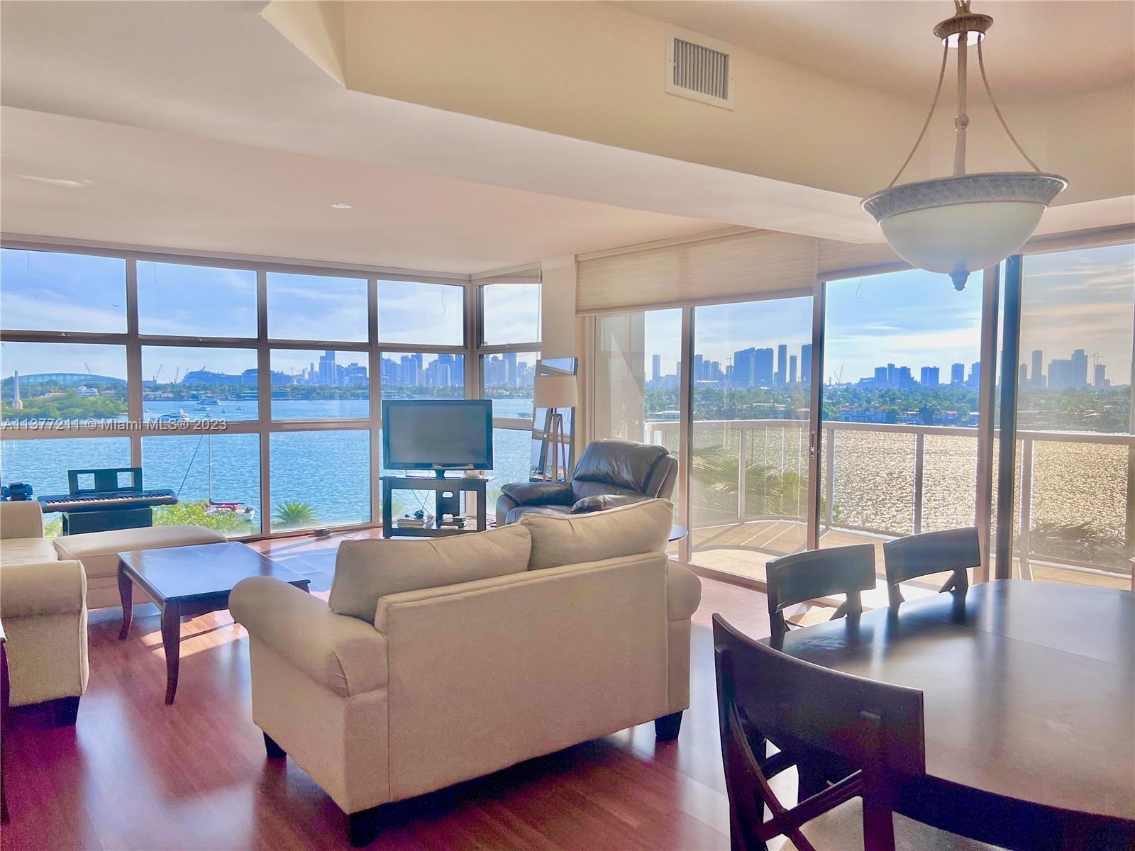 Discover luxury living in this spacious 2-bed, 2-bath corner unit offering breathtaking, unobstructed Miami Downtown Skyline views. Nestled within a resort-style condo building, enjoy an array of amenities including gated Garage Parking, Valet service, Fitness center, Yoga room, Children's play area, Business center, and Community room with stunning Biscayne Bay views. Conveniently located on Belle Island, your steps away from shopping and dining at Sunset Harbor, Lincoln Road, and The Standard.
*Please note that the pool and balcony are temporarily closed due to ongoing 40-year​​‌​​​​‌​‌​​​‌‌​​​‌‌‌​​‌​​‌‌​​​​ recertification.*