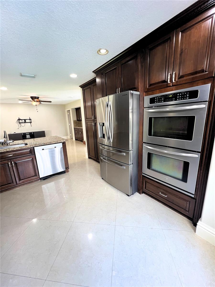 BANYAN OAKRIDGE PLAT - Residential Lease