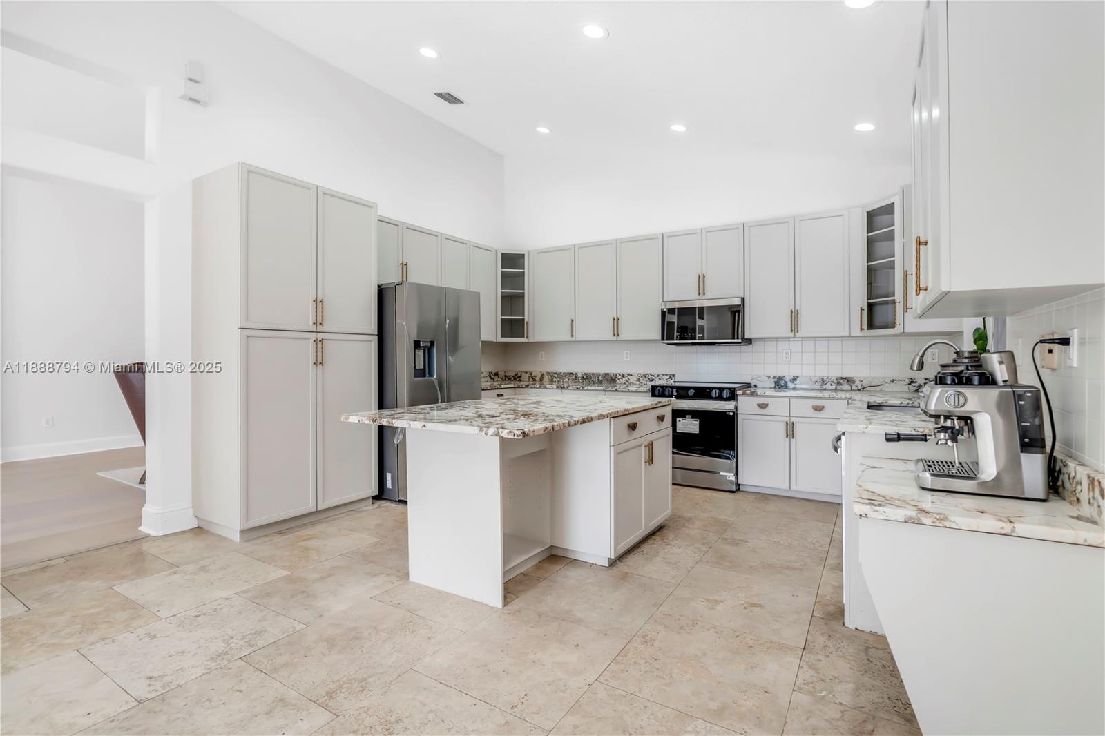 SUNSET LAKES PLAT TWO - Residential