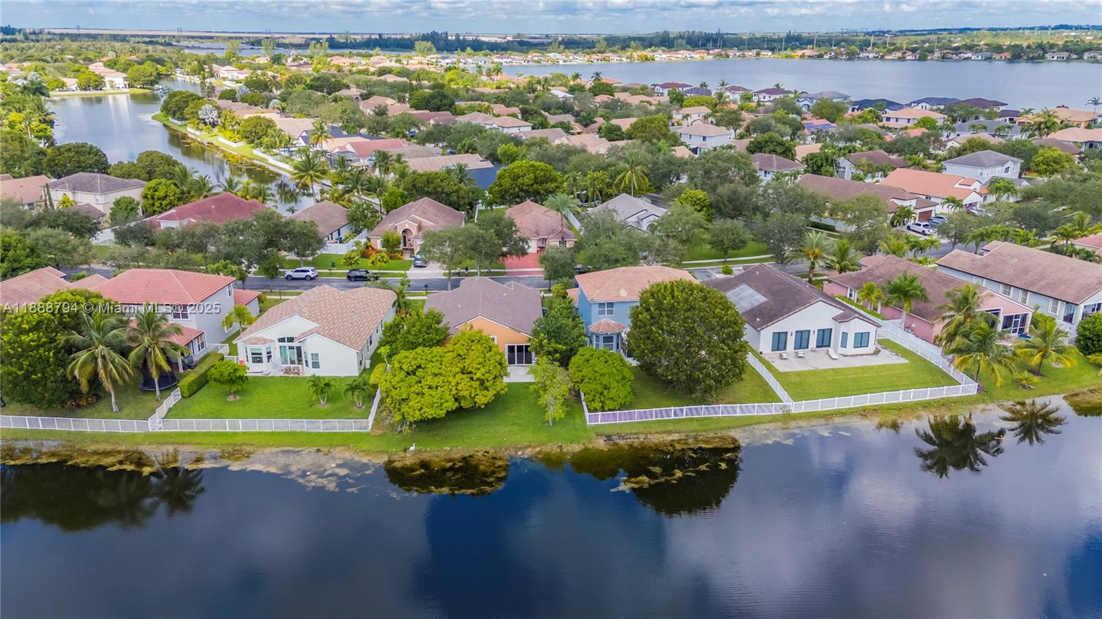 SUNSET LAKES PLAT TWO - Residential