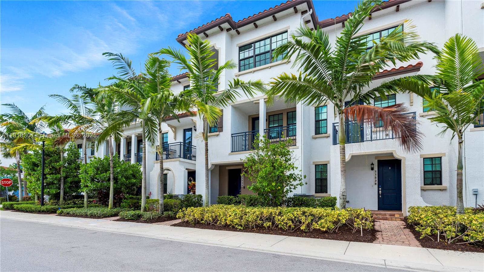 11530 Sw 13th Ct, Pembroke Pines, Miami-Dade County, Florida - 3 Bedrooms  
4 Bathrooms - 