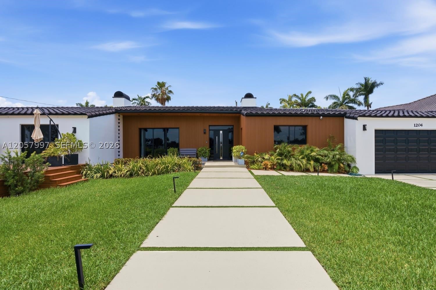 1204 S Northlake Dr