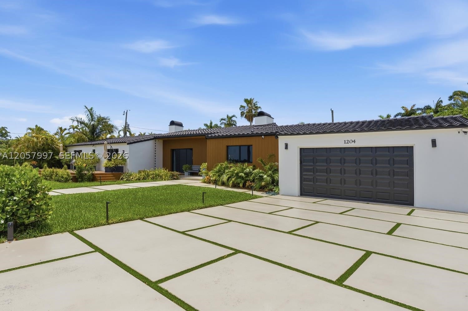 1204 S Northlake Dr