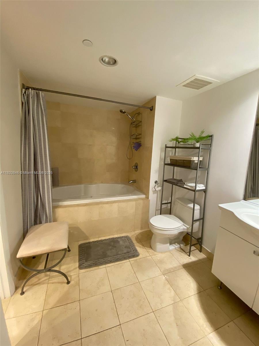 BEACH CLUB CONDO - Residential Lease