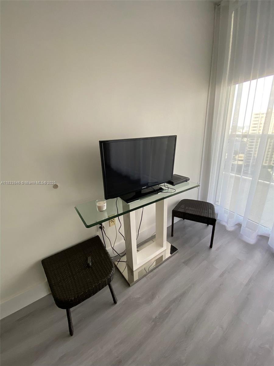 BEACH CLUB CONDO - Residential Lease