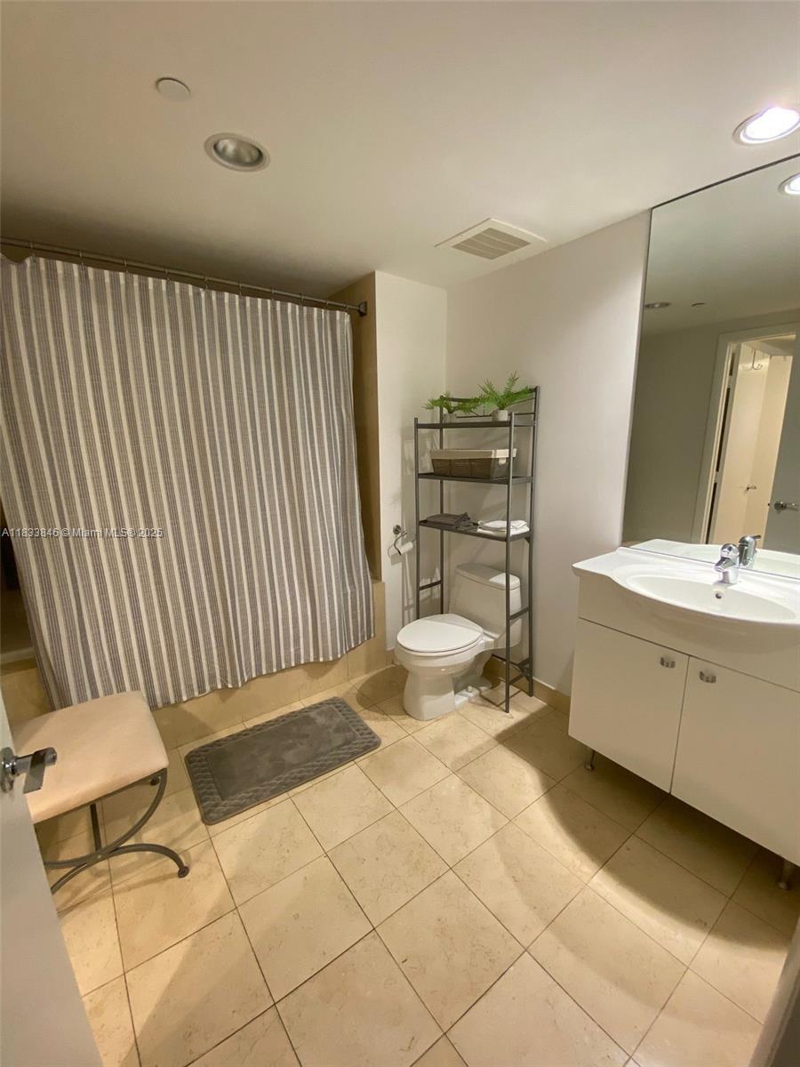 BEACH CLUB CONDO - Residential Lease