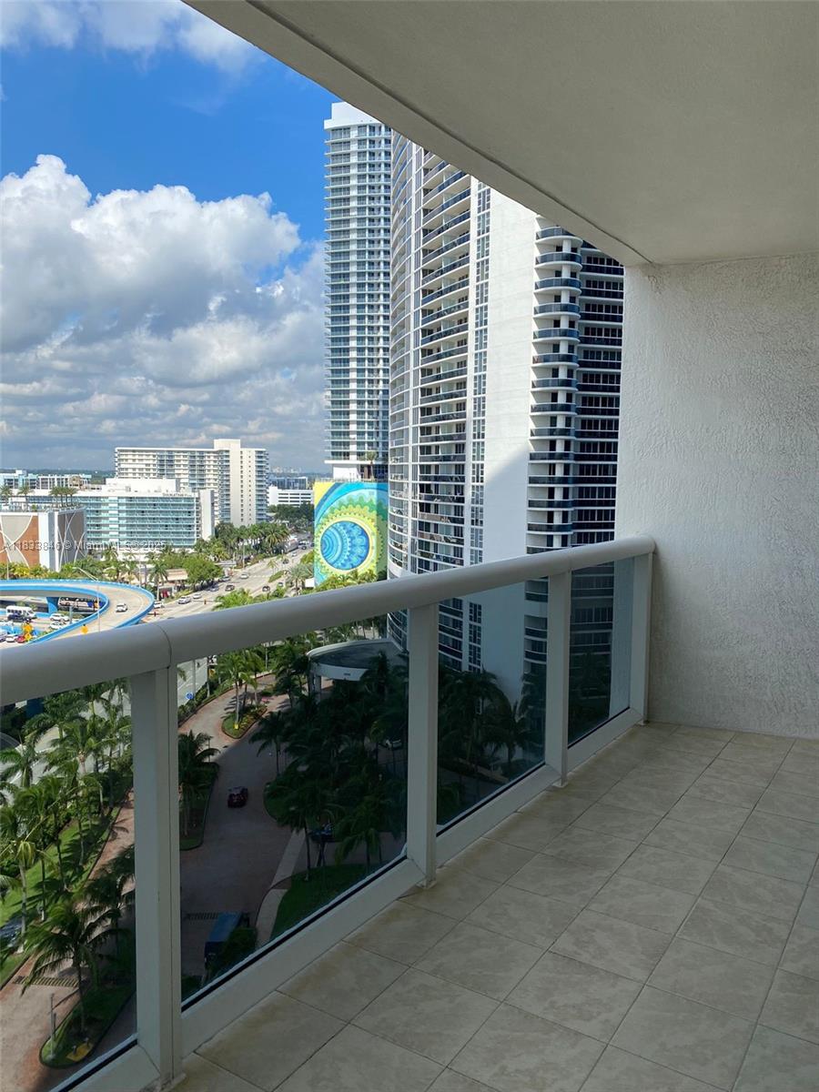 Short Term - 6 months +, Available from December 1st, 2025 - 2 bedrooms and 1 full bathroom - Fully Furnished and Equipped - Direct Beach Access, 5 stars Luxury Building with Resort Amenities and Beach Club Services - Multiple heated Pools, Fitness Center, Sauna, Spa, Restaurant, Poolside Bar and Cafe. 24 hs concierge services and security - 1 Assigned parking plus valet. The unit counts with washer /Dryer - The rent includes Electric, Cable TV and Internet, water services.