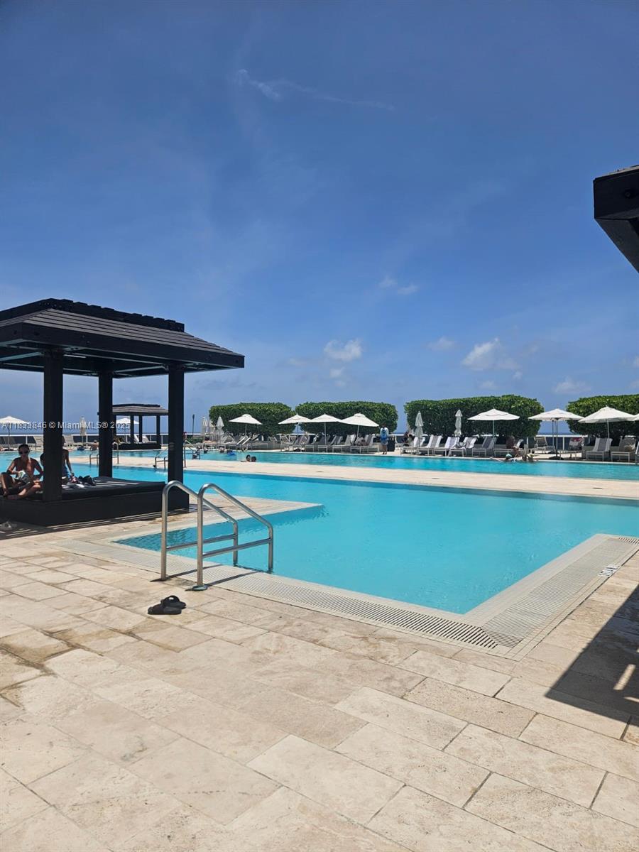 BEACH CLUB CONDO - Residential Lease