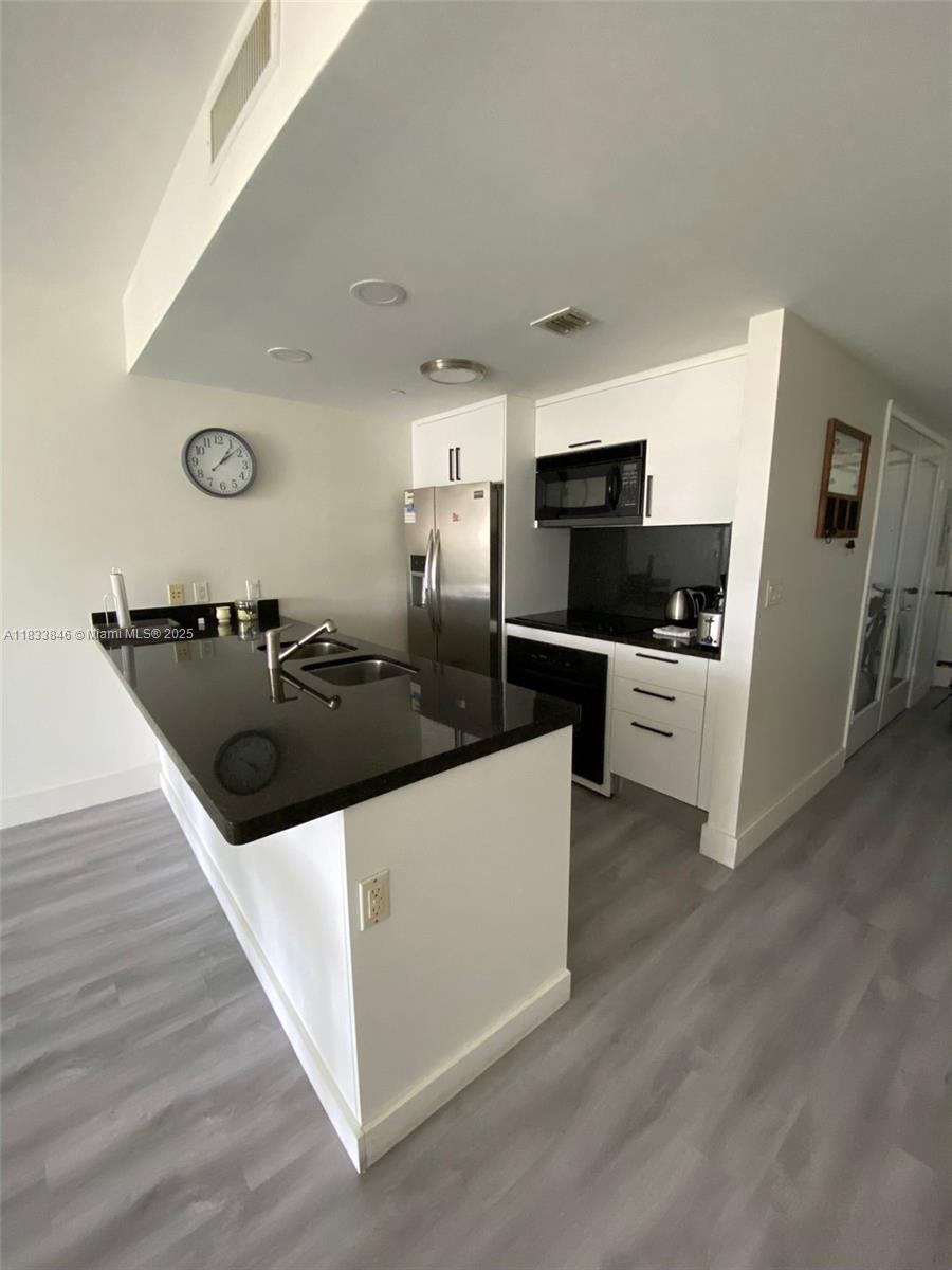 BEACH CLUB CONDO - Residential Lease