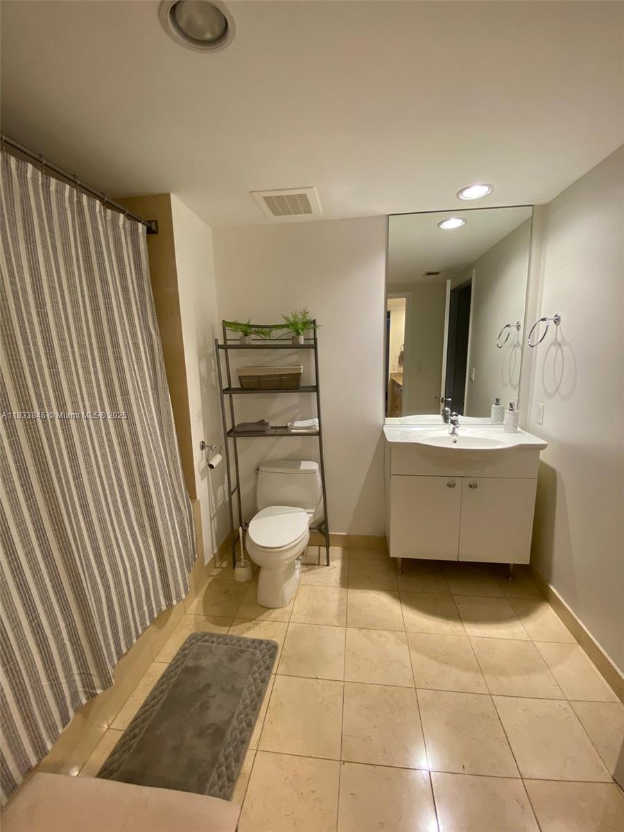 BEACH CLUB CONDO - Residential Lease