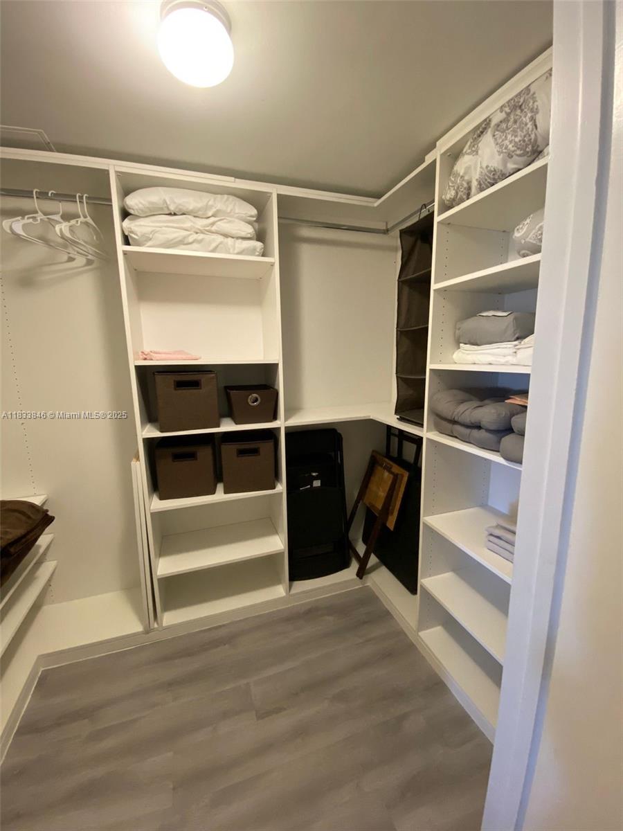 BEACH CLUB CONDO - Residential Lease