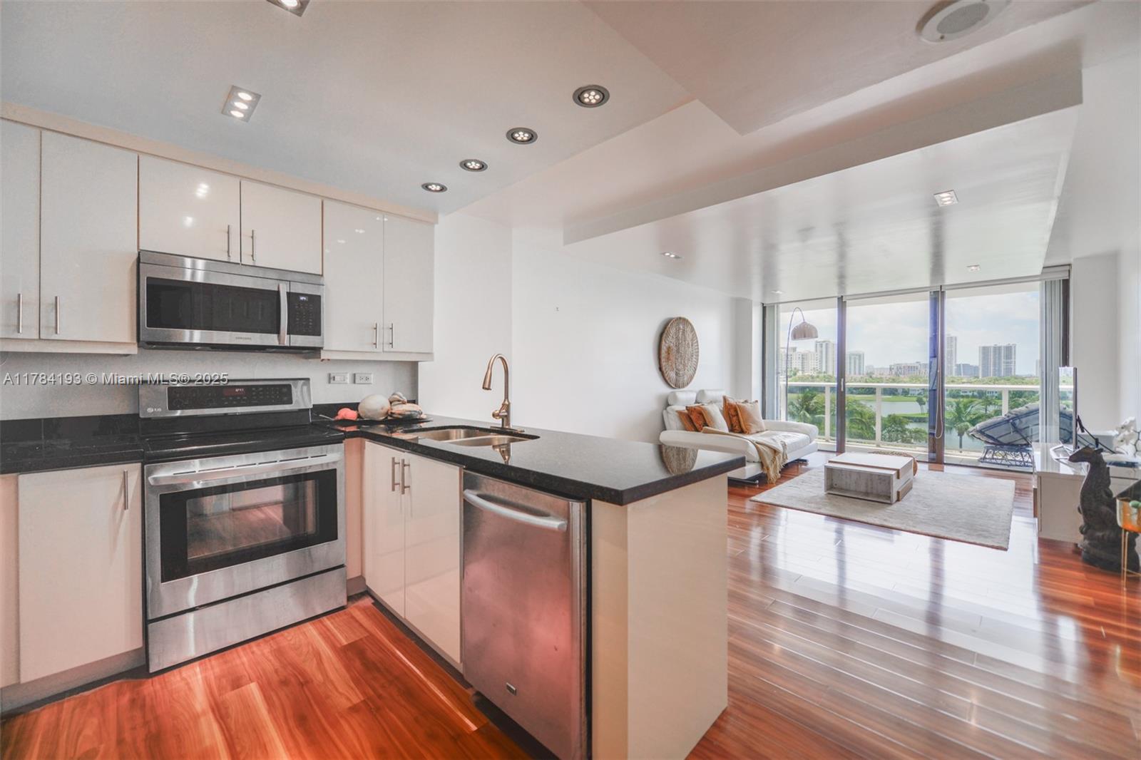 3625 N Country Club Dr 707, Aventura, Miami-Dade County, Florida - 1 Bedrooms  
2 Bathrooms - 