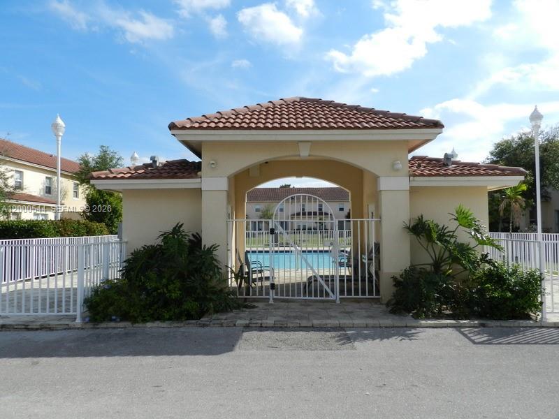 ESTANCIA AT PALM SPRINGS - Residential Lease