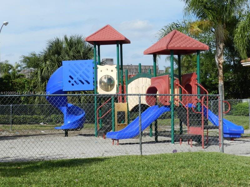 ESTANCIA AT PALM SPRINGS - Residential Lease