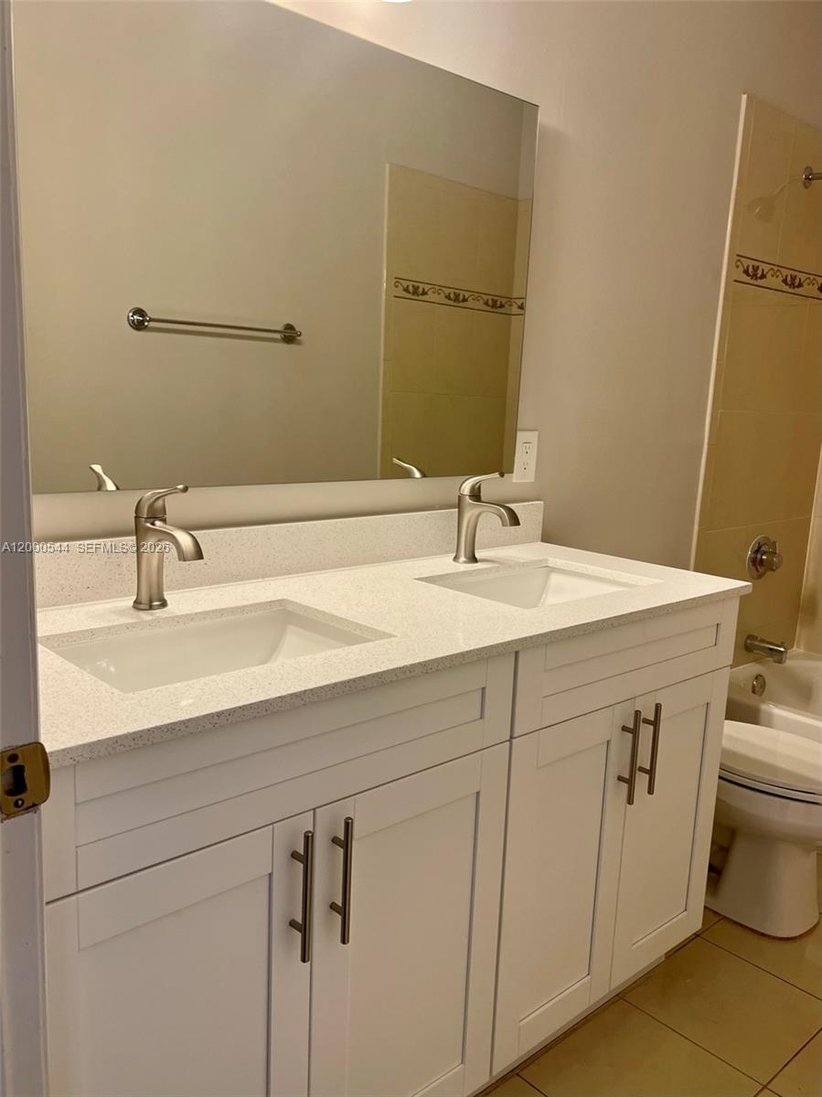 ESTANCIA AT PALM SPRINGS - Residential Lease