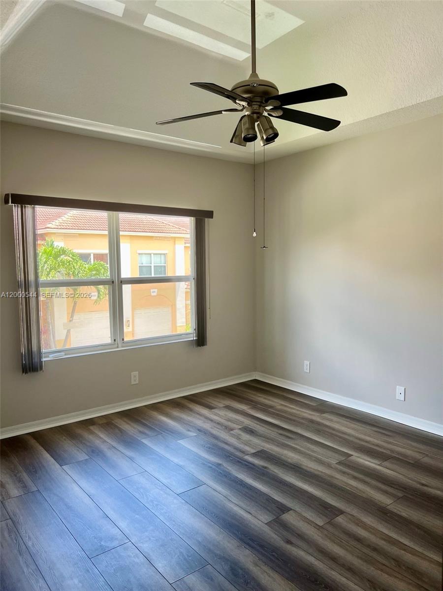 ESTANCIA AT PALM SPRINGS - Residential Lease