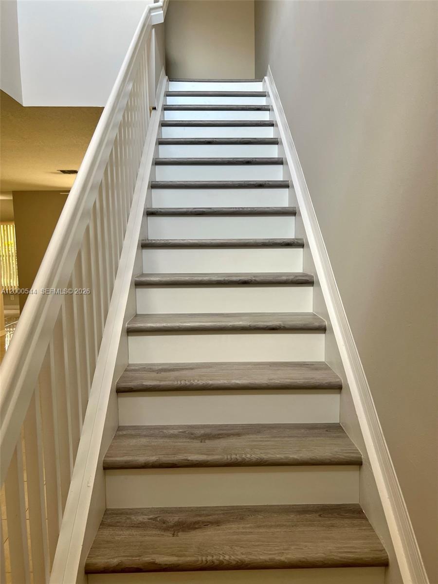 ESTANCIA AT PALM SPRINGS - Residential Lease