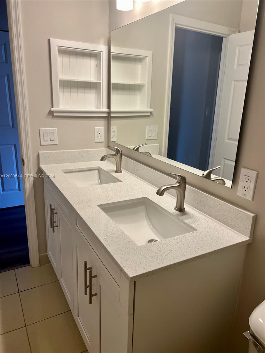 ESTANCIA AT PALM SPRINGS - Residential Lease