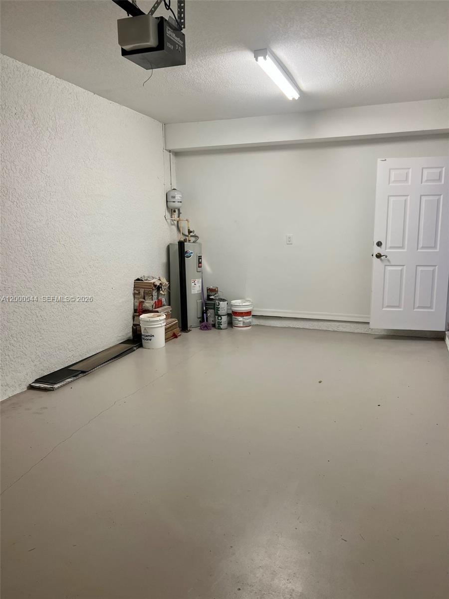 ESTANCIA AT PALM SPRINGS - Residential Lease