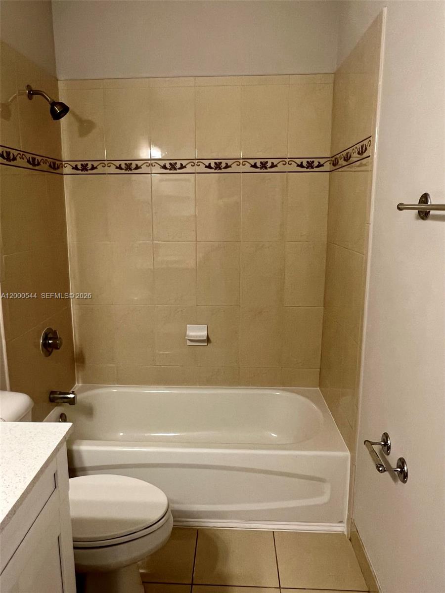 ESTANCIA AT PALM SPRINGS - Residential Lease