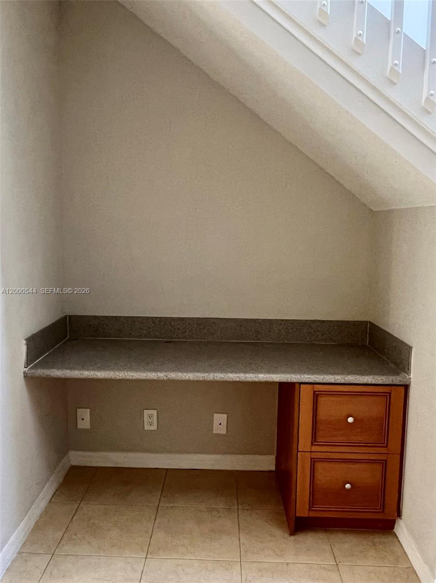 ESTANCIA AT PALM SPRINGS - Residential Lease