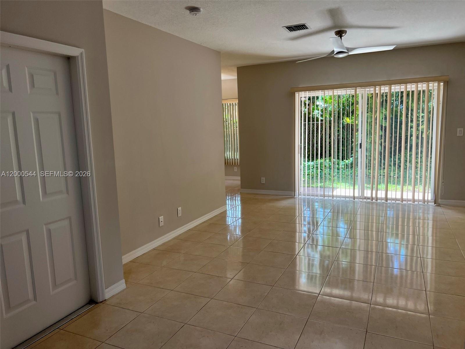 ESTANCIA AT PALM SPRINGS - Residential Lease