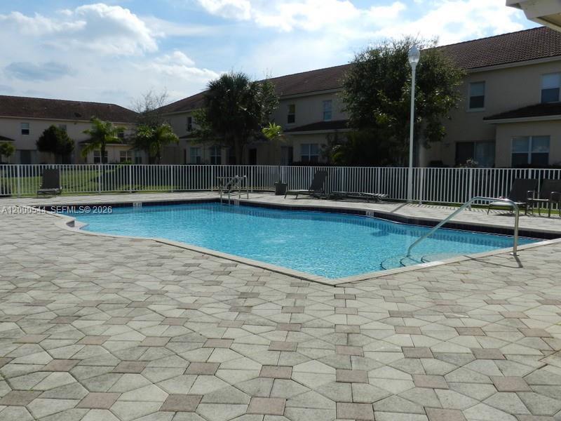 ESTANCIA AT PALM SPRINGS - Residential Lease