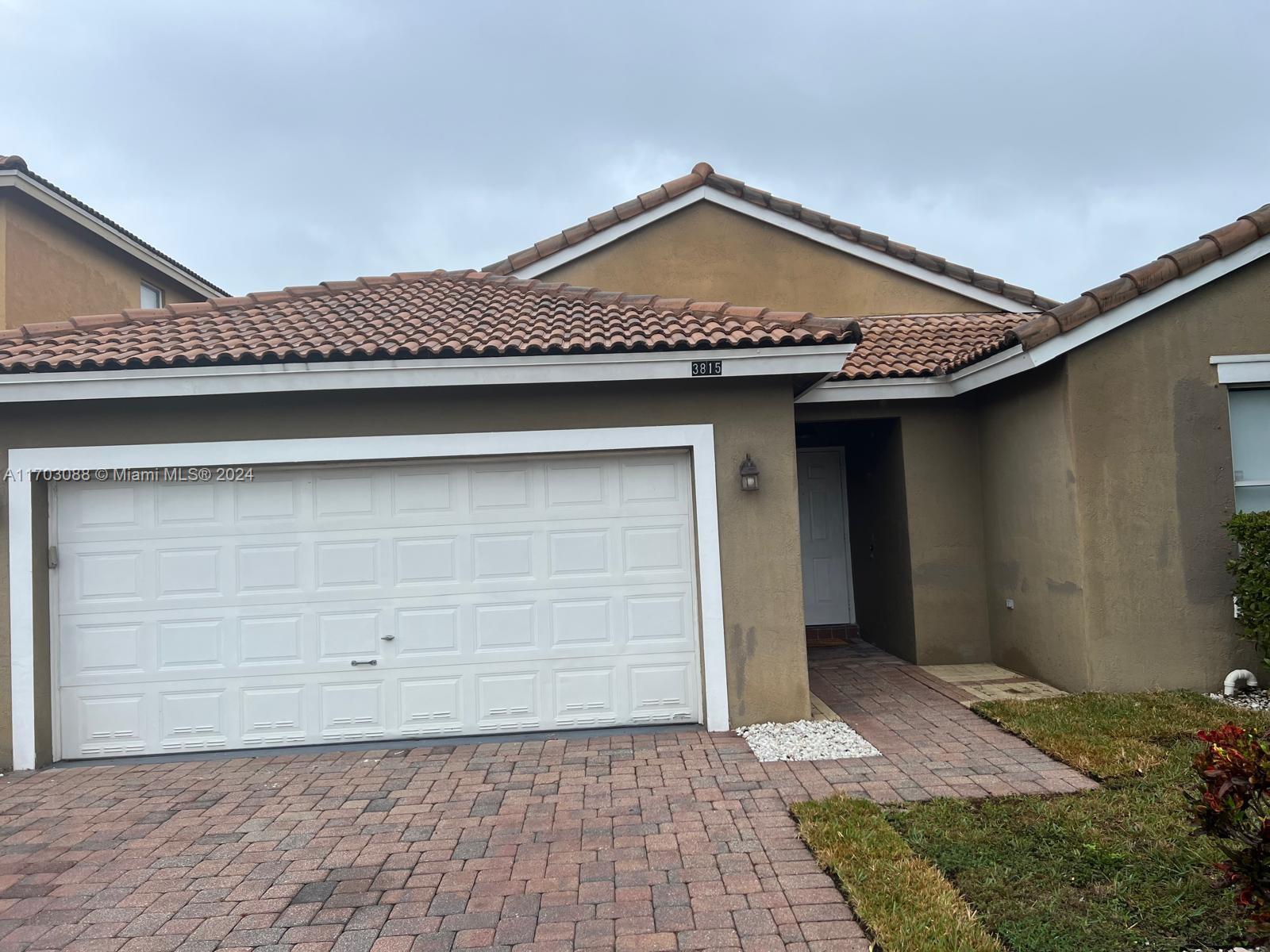 3815 Sw 53rd Pl, Hollywood, Broward County, Florida - 3 Bedrooms  
2 Bathrooms - 