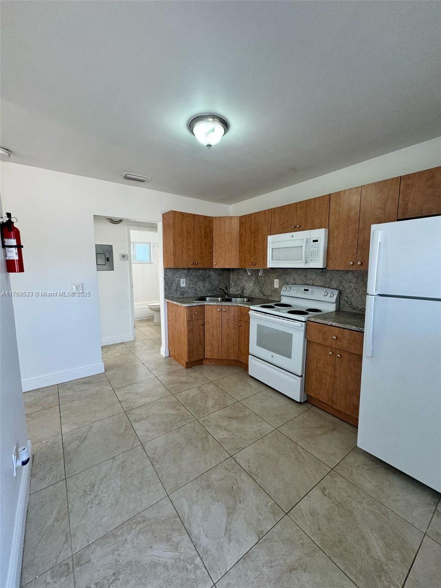 Rental Property at 430 Nw 47th Ave 4, Miami, Broward County, Florida - Bedrooms: 1 
Bathrooms: 1  - $1,750 MO.