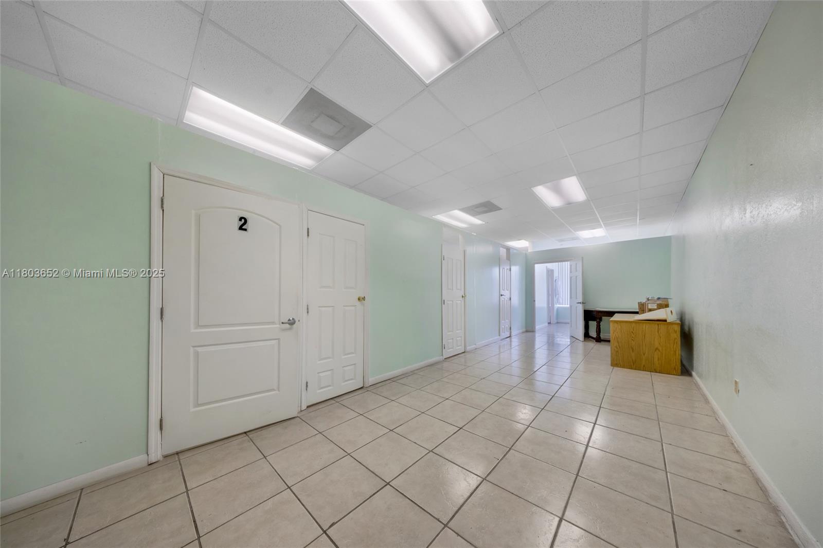 For Lease: 900 SF + Prime Retail Space
Ideal for Pet Grooming, Convenience Store, Beauty Clinic, Day Spa, Lab, Tool Rental, Dry Cleaning, Grocery, Studio, and more.
High visibility, flexible zoning, and excellent foot traffic.
Perfect for service-oriented or specialty businesses!