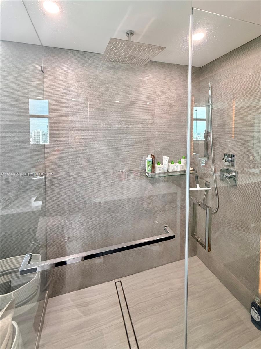 BRICKELL ON THE RIVER N T - Residential Lease