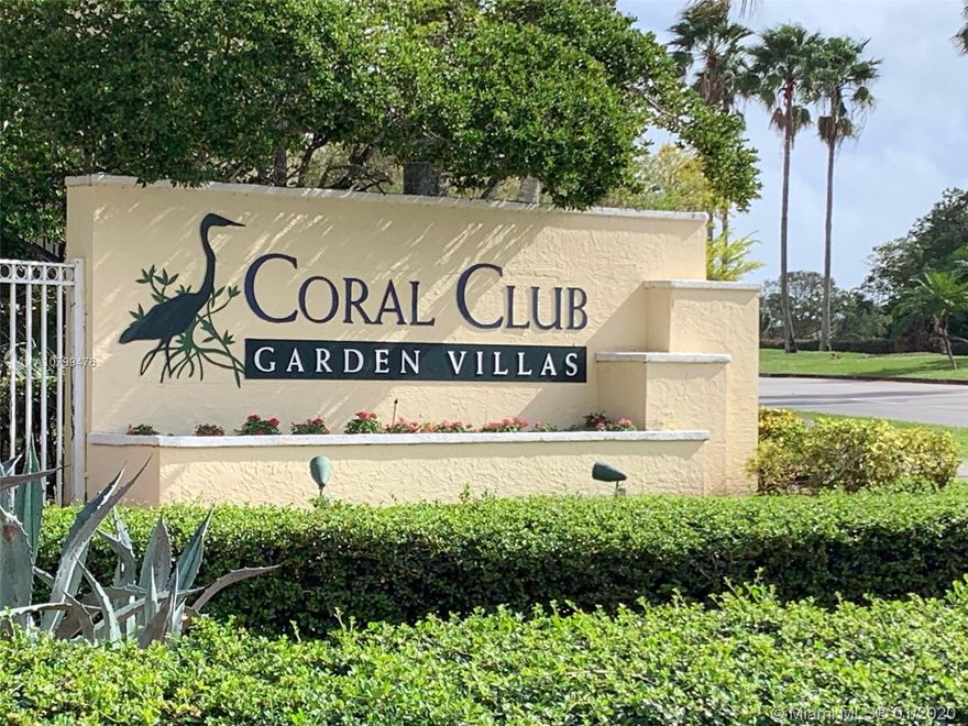 Beautiful condo in the Hammocks, come and take a long and relax walk on this beautiful lake. Quiet community close to shopping, schools, entertainment.  Located on the 2nd floor, excellent conditions with full appliances including washer and dryer.