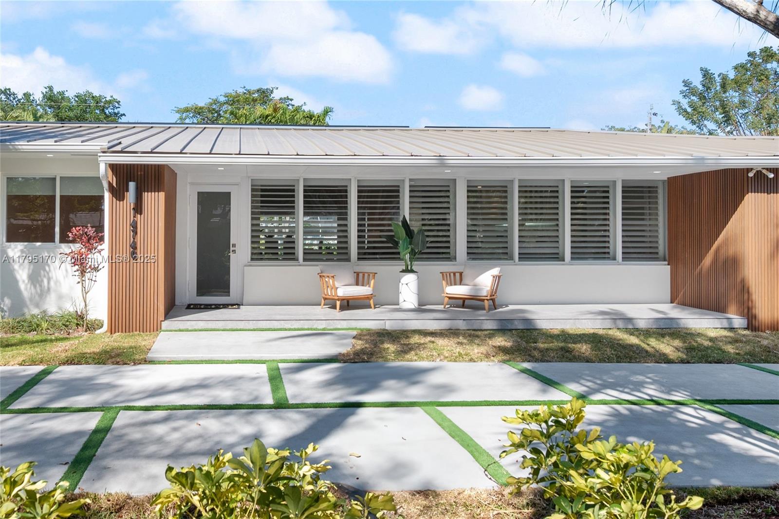 Rental Property at 14740 Sw 83rd Pl, Palmetto Bay, Miami-Dade County, Florida - Bedrooms: 5 
Bathrooms: 4  - $12,000 MO.