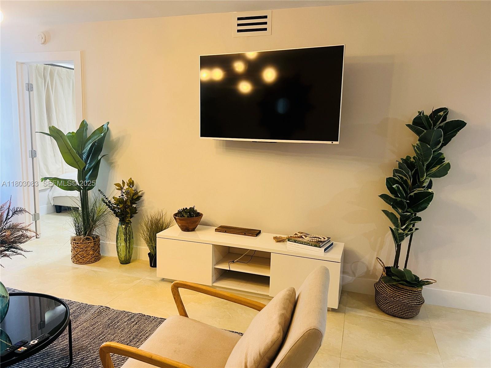 THE ALEXANDER CONDO - Residential