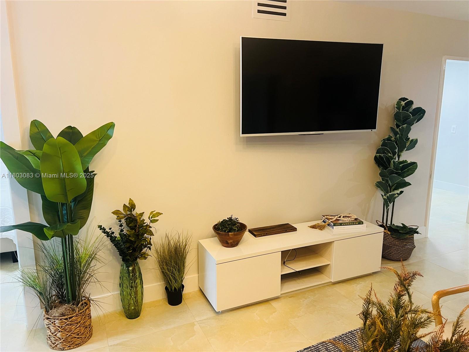 THE ALEXANDER CONDO - Residential